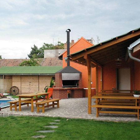 Penzion A Restaurace U Hroznu Velké Bílovice Kültér fotó