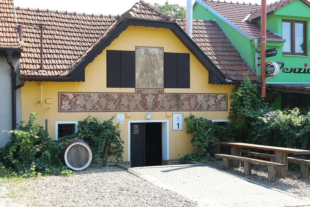 Penzion A Restaurace U Hroznu Velké Bílovice Kültér fotó