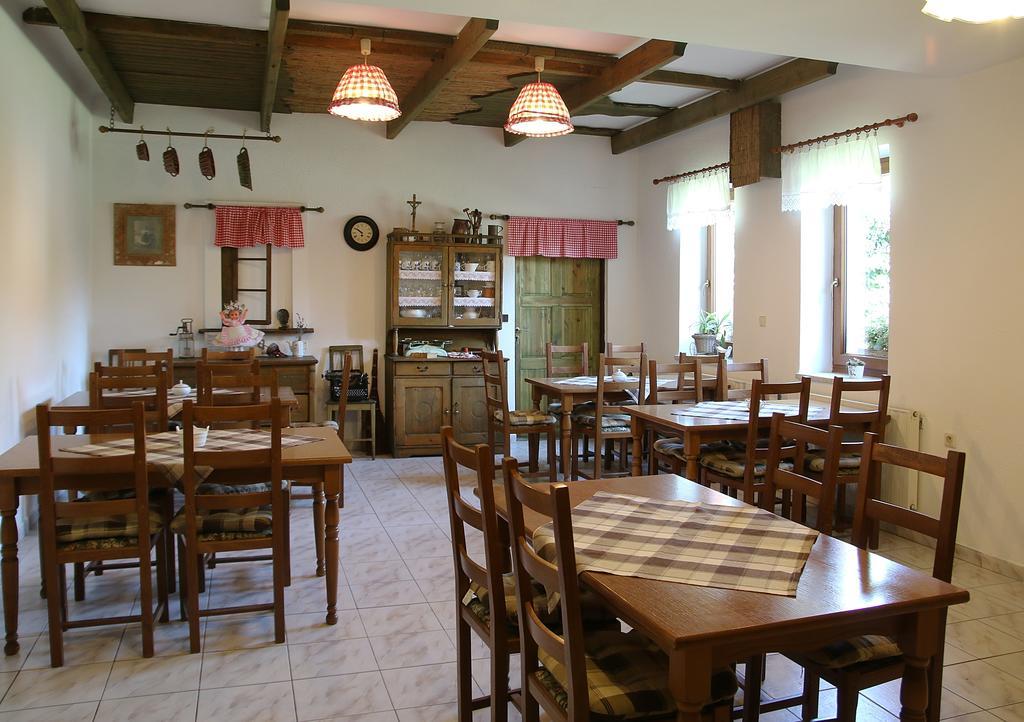 Penzion A Restaurace U Hroznu Velké Bílovice Kültér fotó
