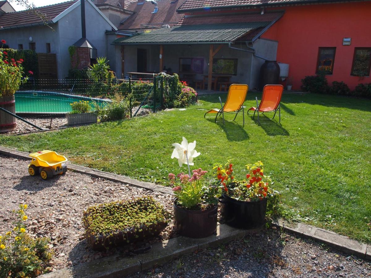Penzion A Restaurace U Hroznu Velké Bílovice Kültér fotó