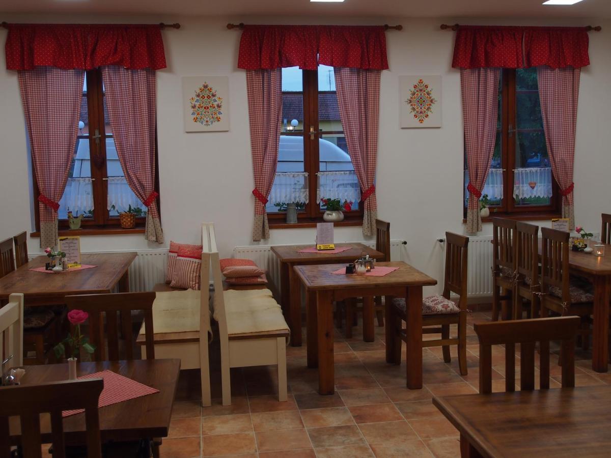 Penzion A Restaurace U Hroznu Velké Bílovice Kültér fotó