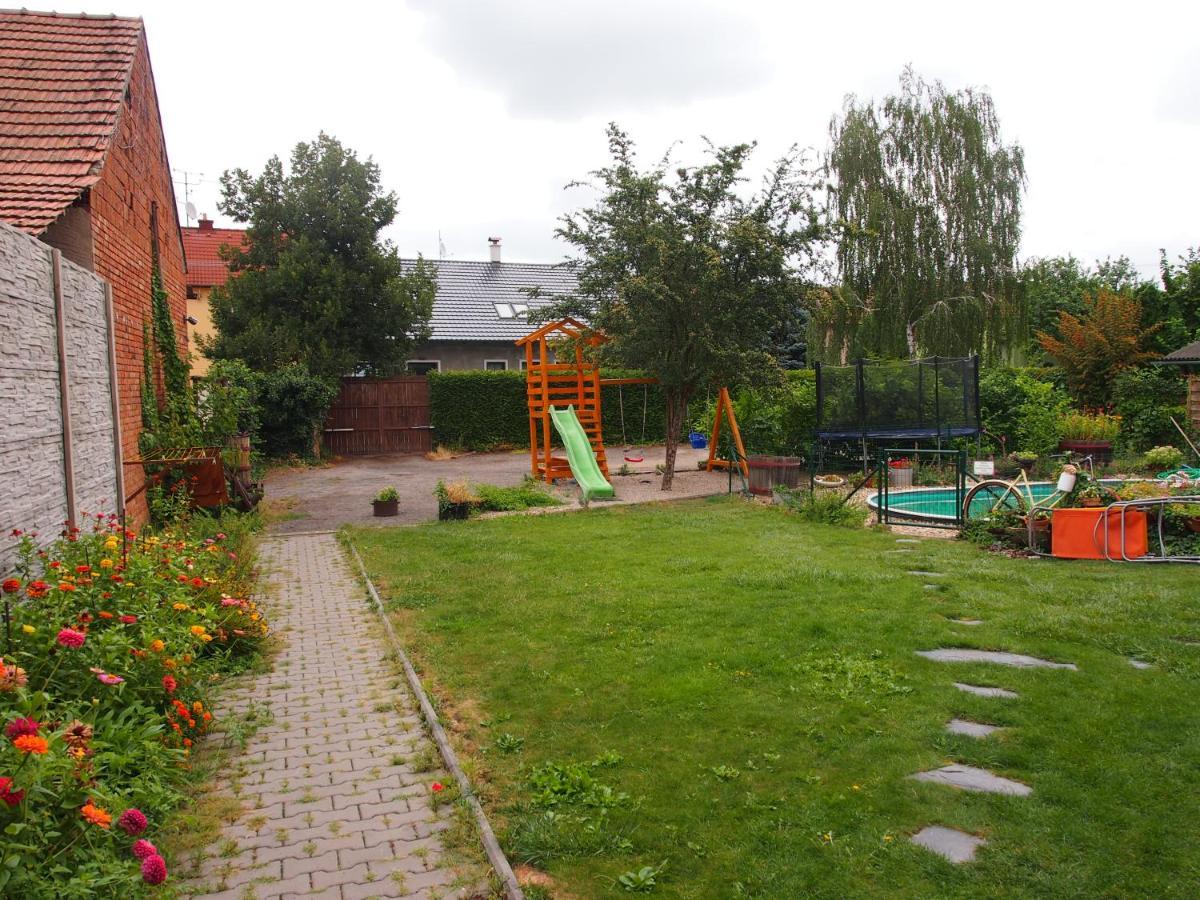 Penzion A Restaurace U Hroznu Velké Bílovice Kültér fotó